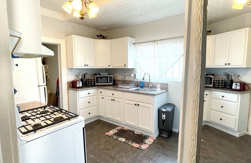 Pico-Union House | Private 1bedroom 1 bath bungalow close to most desirable location in LA