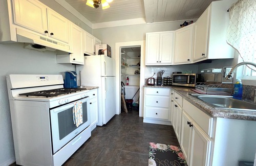 Pico-Union House | Private 1bedroom 1 bath bungalow close to most desirable location in LA