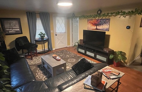 Huntington Apartment | Private 1BR Apt Peaceful Stay 1hr to NYCnGreat amenities - great town!