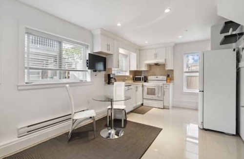 East Side House | Private 1BR Laneway Home!