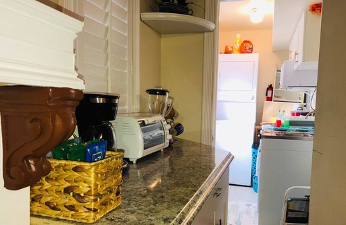 Richmond Heights Apartment | PRIVATE 1ST FLOOR STUDIO/FREE WIFI & PARKING