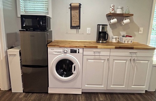Acworth House | Private 2/1 basement suite close to Lakepoint, Braves, KSU and more!