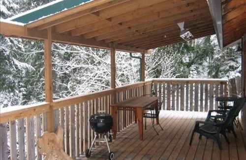 Zigzag Cabin | Private 2.5 Acres/Skiing & Hiking Nearby/Hot Tub