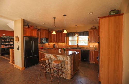Rockford House | Private 2+ Acre Estate Home with River Frontage and Access