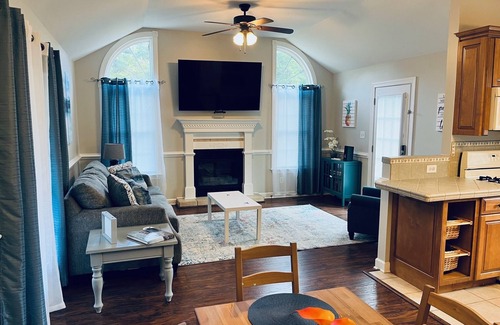 Bellamy House | Private 2 BD 1 Bath Suite