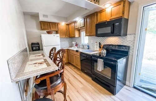 Pevely House | Private 2 bed Home - 5 min from I-55-nature views