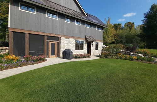 Harbor Springs Cottage | Private 2 bedroom-4 bed Cottage in Harbor Springs! Stay at True North Golf Club