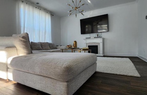 Hampton Villa | Private 2 Bedroom 2.5 Bathroom townhouse