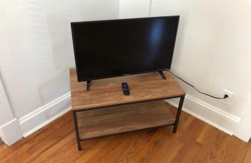 Perth Amboy Apartment | Private 2 bedroom and 1 bathroom house in a quiet area and convenient to NYC bus and train