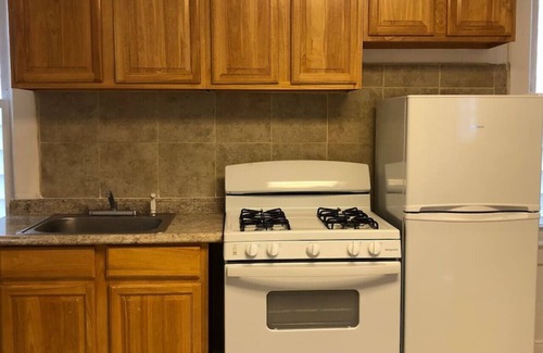 Elizabeth Apartment | Private 2-bedroom apartment with direct bus to NYC Manhattan only a 5-minute walk away
