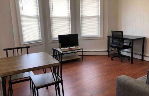 Elizabeth Apartment | Private 2-bedroom apartment with direct bus to NYC Manhattan only a 5-minute walk away