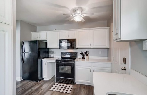 Ottawa Apartment | Private 2 bedroom apartment within walking distance to Toledo Hospital!