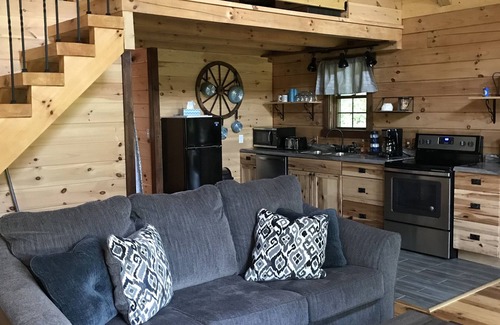 Beaver Cabin | Private 2 bedroom Cabin with Large Covered Deck