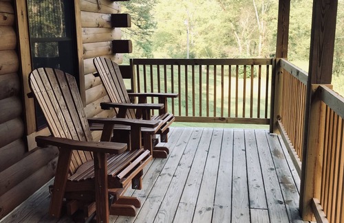 Beaver Cabin | Private 2 bedroom Cabin with Large Covered Deck