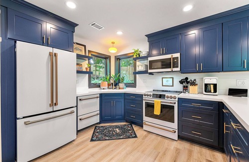 Woodstock Cottage | Private 2-bedroom cottage with hot tub and smart home features in Woodstock
