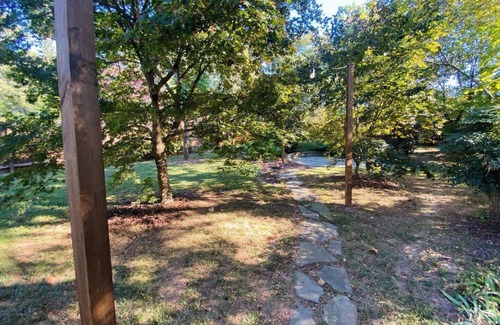 East Point House | Private 2 bedroom house in East Point Jefferson Park