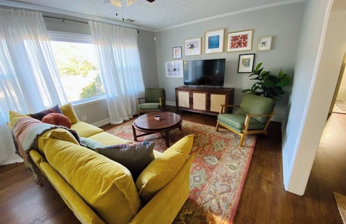 East Point House | Private 2 bedroom house in East Point Jefferson Park