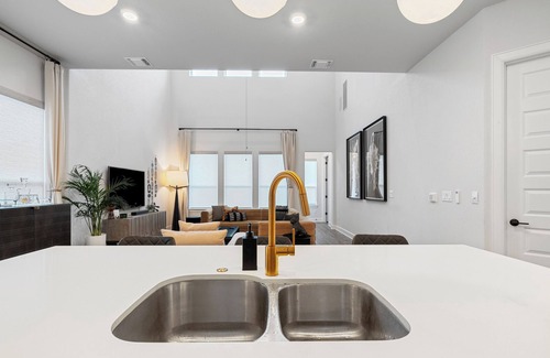 Travis County Apartment | PRIVATE 2 BEDROOM LOFT IN A SHARED HOME, SOUTH AUSTIN, AC, WIFI, FREE PARKING