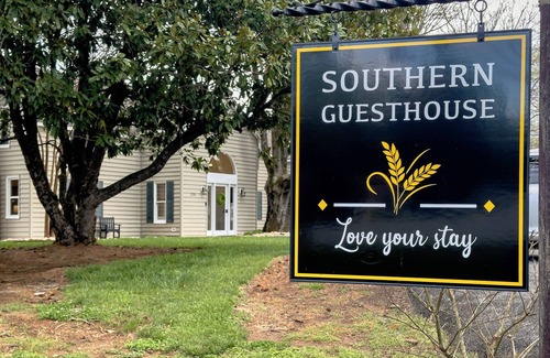 Altavista Apartment | Private 2 Bedroom Suite at Boutique Inn with Hot Tub