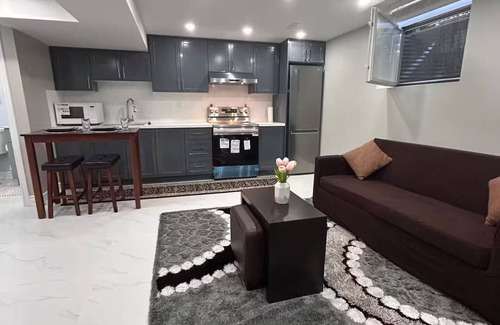 Pickering House | Private 2 bedroom Unit, Private entry, 2 parking- pet/smoke free