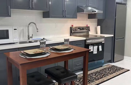 Pickering House | Private 2 bedroom Unit, Private entry, 2 parking- pet/smoke free