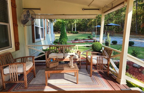 Cliftondale House | Private 2 Bedroom Cozy Cottage Prime Retreat with jetted spa tub