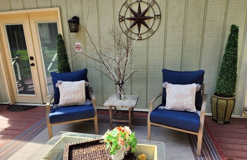 Cliftondale House | Private 2 Bedroom Cozy Cottage Prime Retreat with jetted spa tub