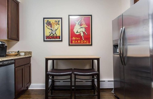 Libertyville Apartment | Private 2 Bedroom Walk to downtown Libertyville