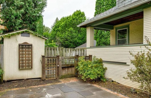 State College House | Private 2 Bedroom in the heart of State College, Walk to town & Beaver Stadium