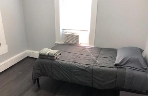 Linden Apartment | Private 2-bedroom with free parking and direct bus to NYC Manhattan only 2 blocks away