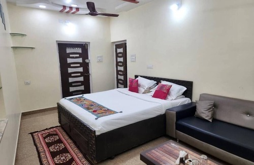 Abu Road Apartment | Private - 2 BHK Floor - Paddy's Luxurious Home Staynnnn
