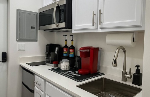 Palmetto Estates House | "Private 2-BR Guesthouse w/Patio & Premium Coffee Bar – Miami"