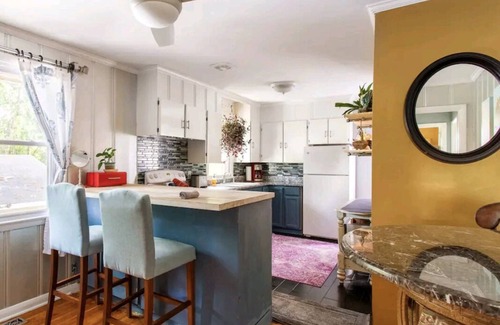 Woodberry Park House | Private 2 King Bedroom Guest Suite w/Full Kitchen. 3 miles to BNA 7 miles to DT