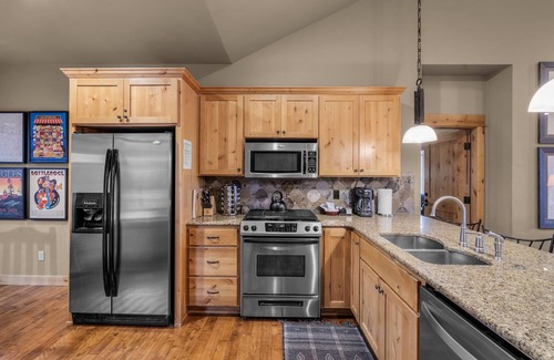 Powell Butte Cabin | Private 2-King Luxury Cabin at Brasada Ranch: pools, golf, hot tubs and more!