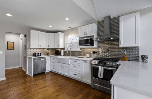Lookout Valley Neighborhood Association House | Private 2+park like acres, 15 min to downtown, pond, fishing, game room
