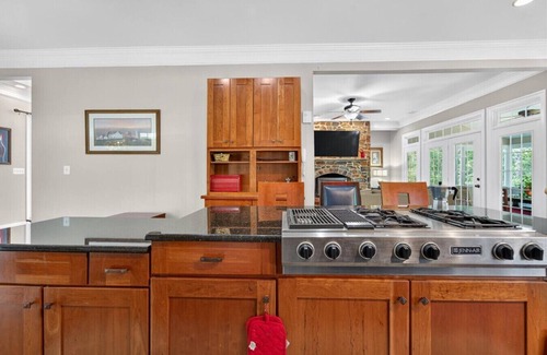 Catalpa House | Private 20-Acre Escape Near Top Wedding Venues