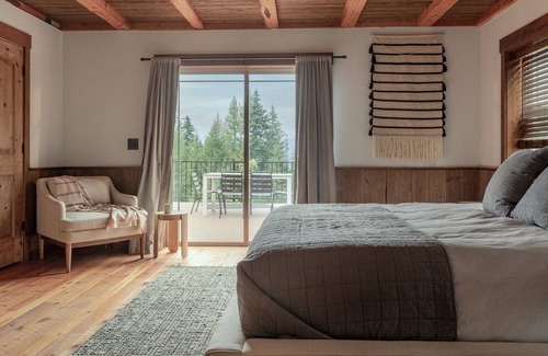 Marion House | Private 20 acre family retreat that sits right above the stunning Ashley Lake