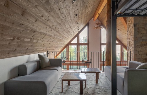 Marion House | Private 20 acre family retreat that sits right above the stunning Ashley Lake