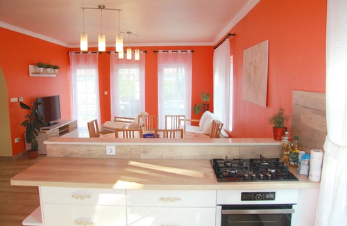Siofok House | Private 240 m2 holiday home with private swimming pool, AC, 300 m from Balaton