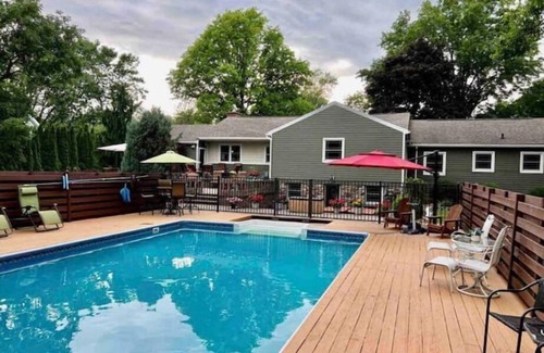 Oswego House | Private 2400 sq ft house. Hot Tub, Pool, Bar