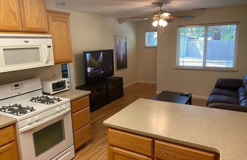 Chico House | Private 2b/1b house close to Enloe hospital and <1 mile from downtown