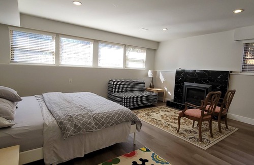 Dollarton House | Private 2bdr Suite Near Deep Cove