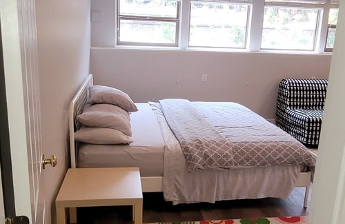 Dollarton House | Private 2bdr Suite Near Deep Cove