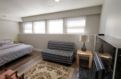 Dollarton House | Private 2bdr Suite Near Deep Cove