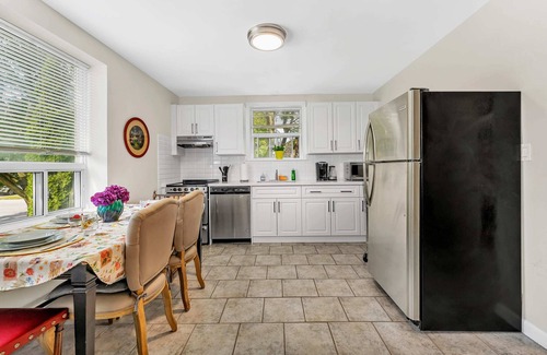 Burlington Apartment | Private 2Bdrm Newly Renovated - Furnished apt - U3