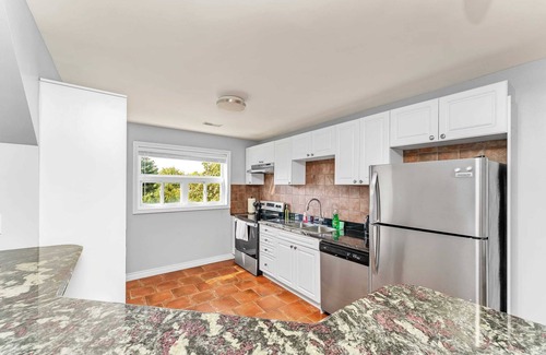 Burlington Apartment | Private 2bdrm unit with ensuite Laundry - U5A
