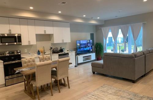Washington Apartment | Private 2BR Apartment - Free Off Street Parking, Fast Wi-Fi & Laundry