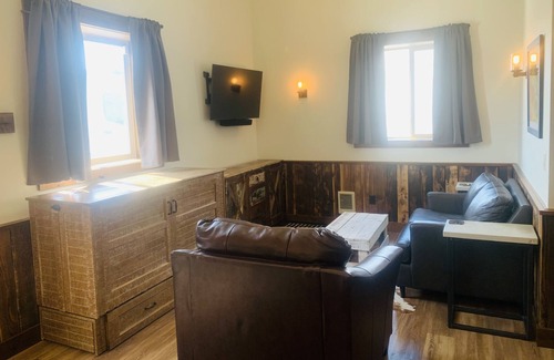 Emigrant House | Private 2BR Suite Breathtaking Mountain View mins from hot springs & Yellowstone