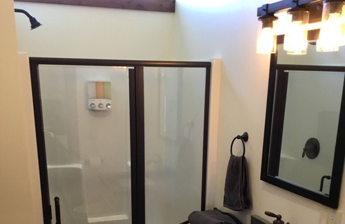 Emigrant House | Private 2BR Suite Breathtaking Mountain View mins from hot springs & Yellowstone