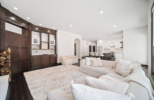 Happy Valley House | Private 3-Acre Luxury Estate w/HotTub & Chef Kitchen in Beautiful Happy Valley